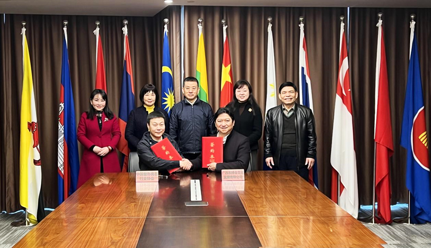合力打造醫(yī)療美容領域合作交流新名片！ 中國整形美容協(xié)會與廣西東博會文化發(fā)展有限公司達成戰(zhàn)略合作